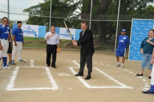 Pres -recibe Idel Vazquez