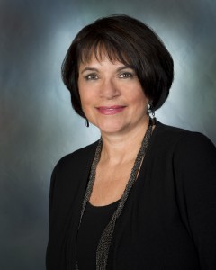 "Espero desarrollar estrategias para el crecimiento institucional, a través del ofrecimiento de los programas existentes, de nuevos programas y de carreras cortas que respondan a la demanda del mercado y a las necesidades de la comunidad", Dra. Olga Hernández Patiño.