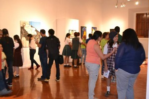 Los artistas, mediante diversos medios y técnicas plantean sus “cuentos” y estimulan a cada visitante con sus propuestas estéticas.