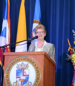 “Es un honor recibir de la PUCPR un reconocimiento en la Semana de la Lengua", Tina Casanova.