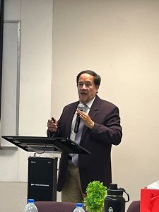 El Dr. Hernán A. Vera Rodríguez, director del Observatorio de Sociedad, Gobernanza y Políticas Públicas fue uno de los ponentes. 